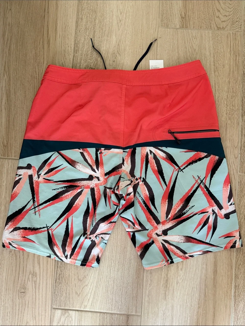 NWOT Men’s O’Neill Hyperfreak 20” Boardshorts- size 33